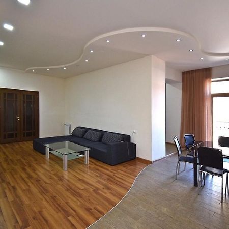 Tumanyan Street 3 Bedroom Deluxe Apartment With Large Balcony Tm662 Ereván Exterior foto