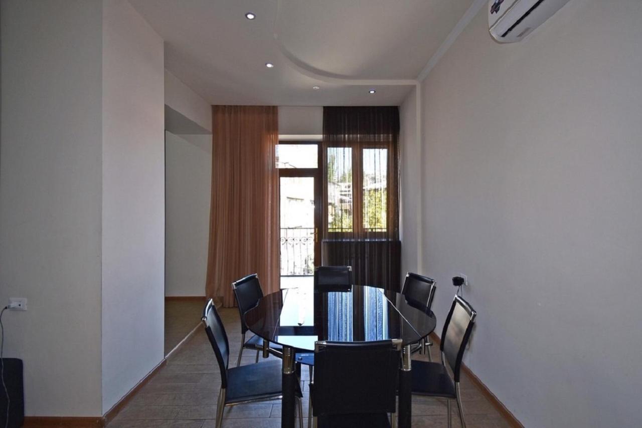 Tumanyan Street 3 Bedroom Deluxe Apartment With Large Balcony Tm662 Ereván Exterior foto