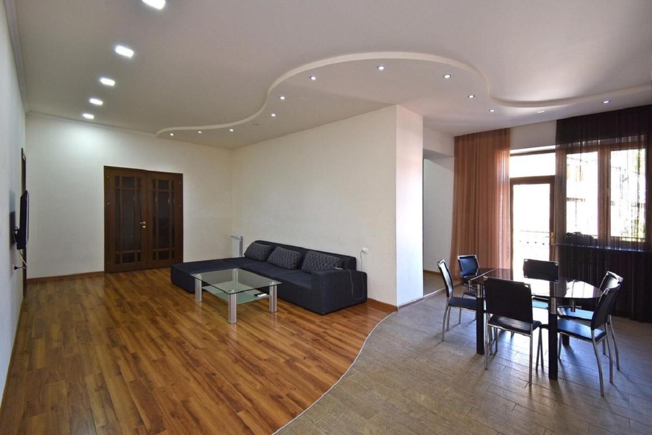 Tumanyan Street 3 Bedroom Deluxe Apartment With Large Balcony Tm662 Ereván Exterior foto