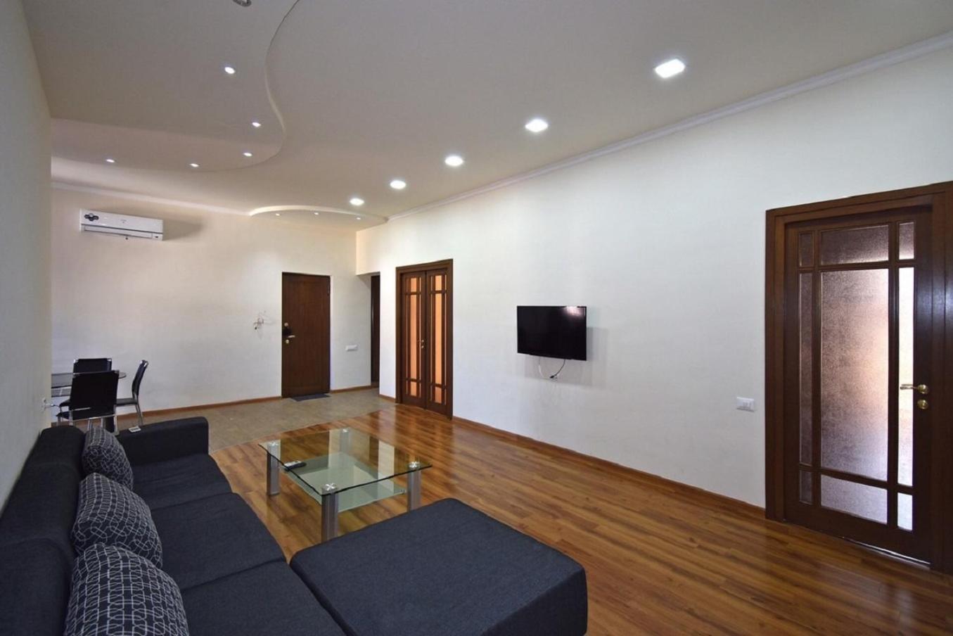 Tumanyan Street 3 Bedroom Deluxe Apartment With Large Balcony Tm662 Ereván Exterior foto